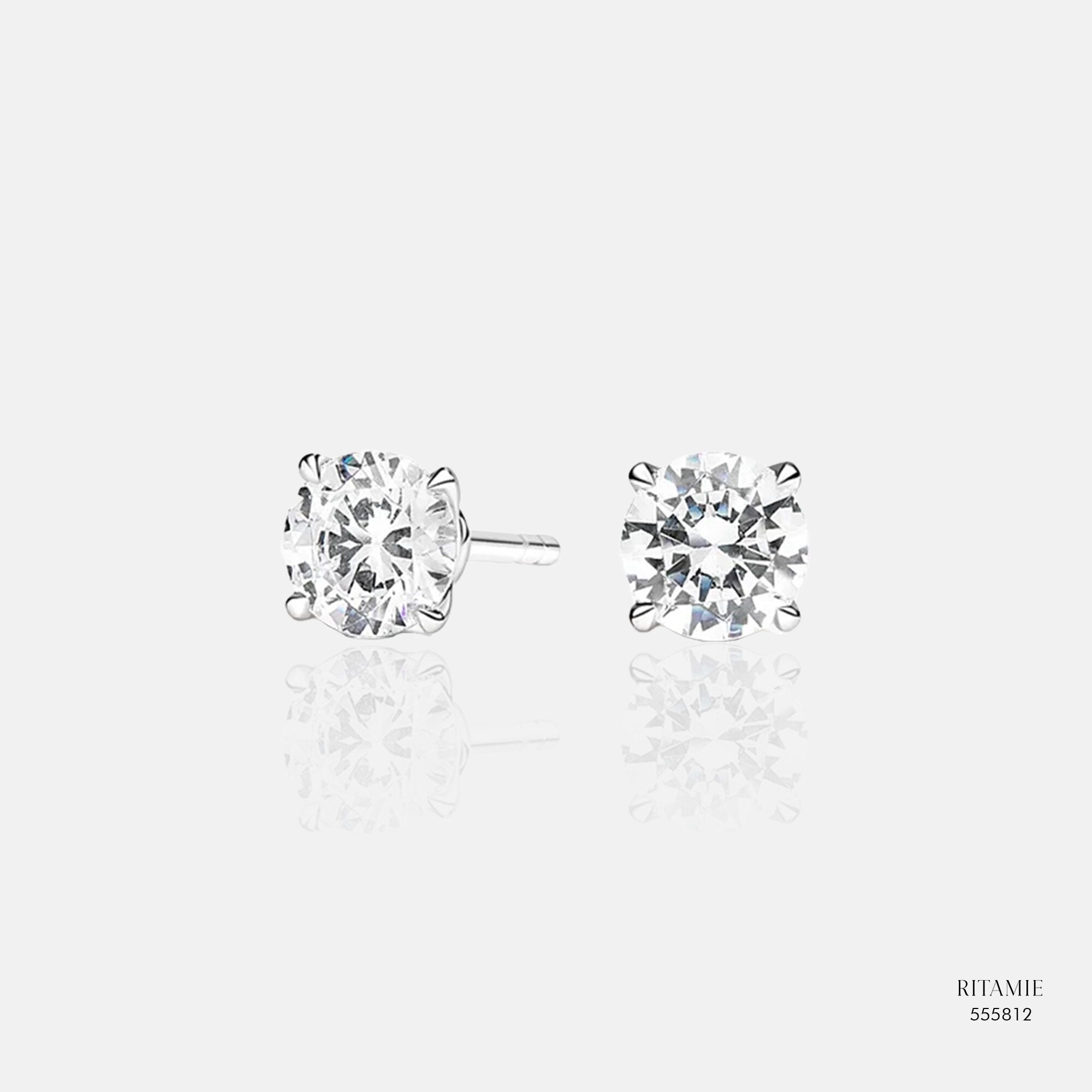 Classic Round Lab-Grown Diamond Studs 555812