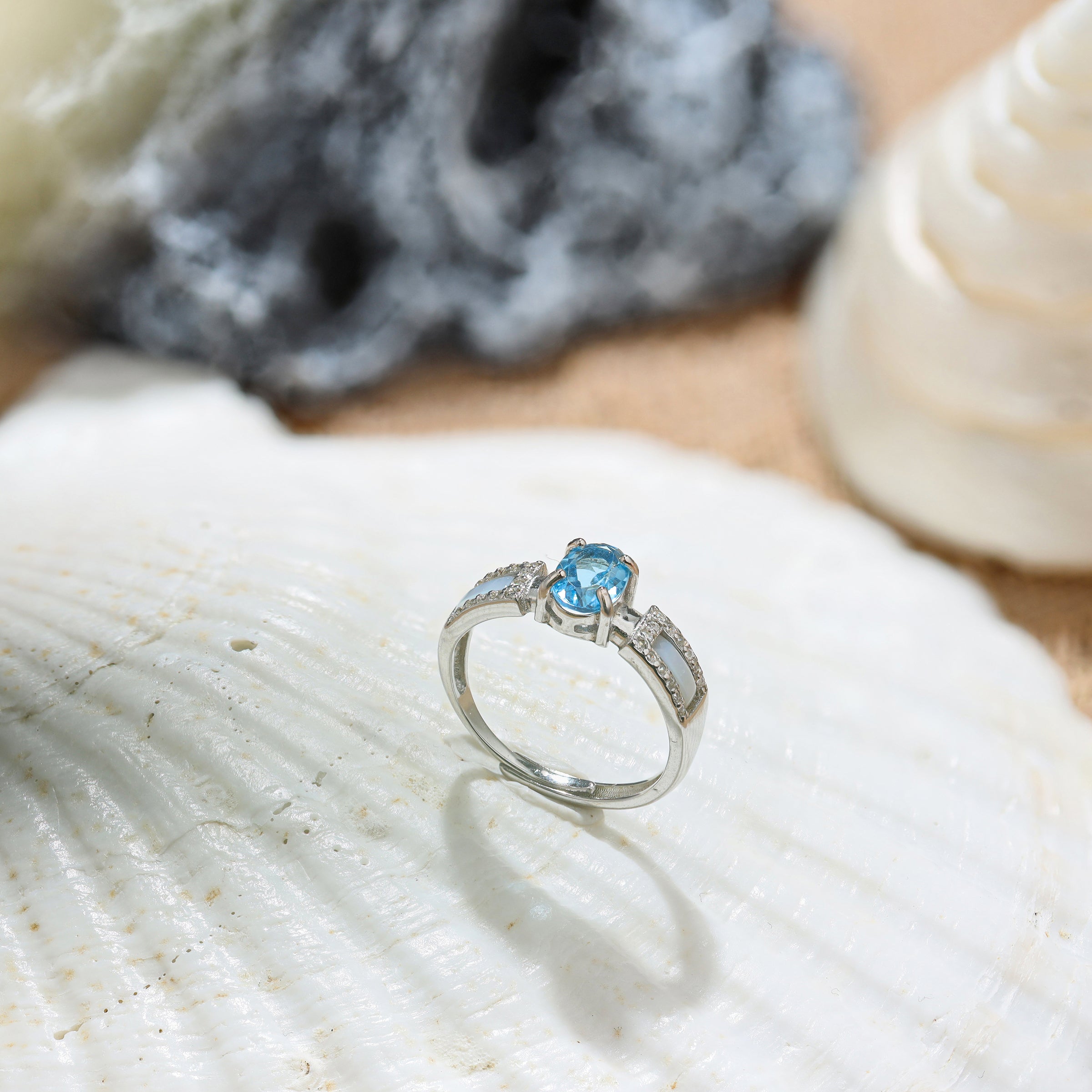 Hebes 
Topaz Ring HC90012L
