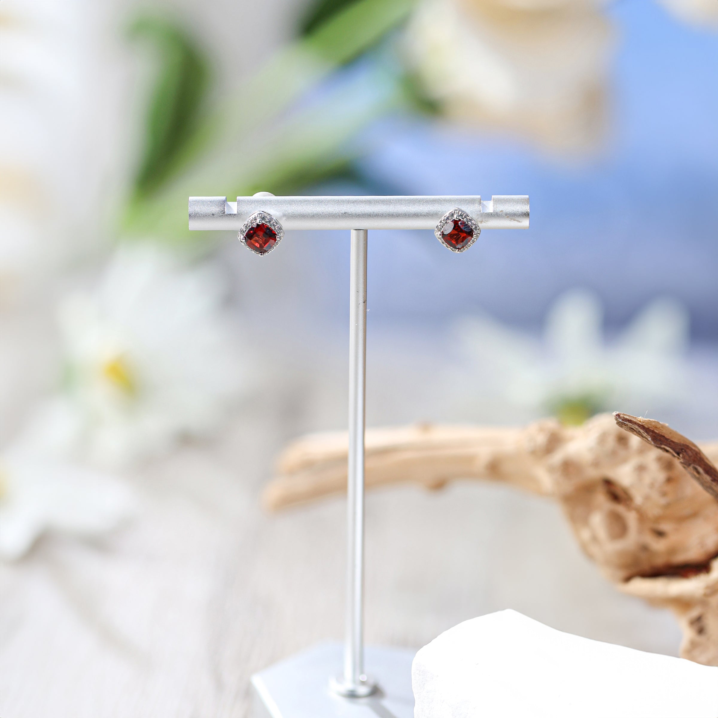 Hebes Garnet Earring HC90133L